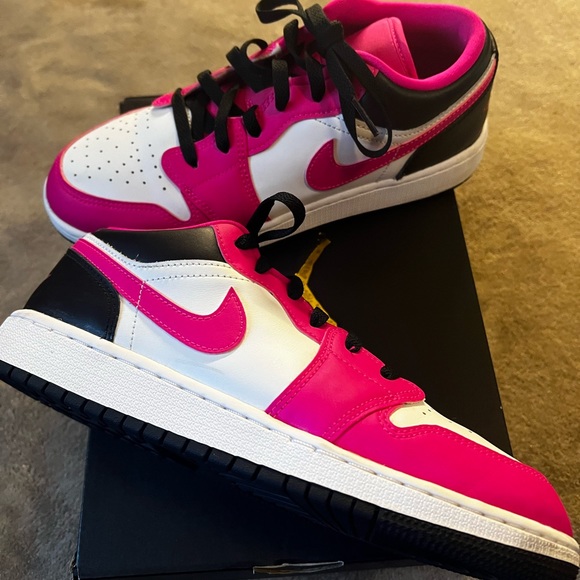 Fierce pink air Jordan 1 Low 6.5 Y / 8 woman - Picture 5 of 5